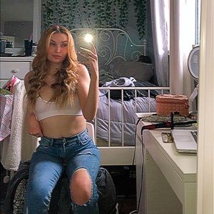 Meet your Posher, Avery